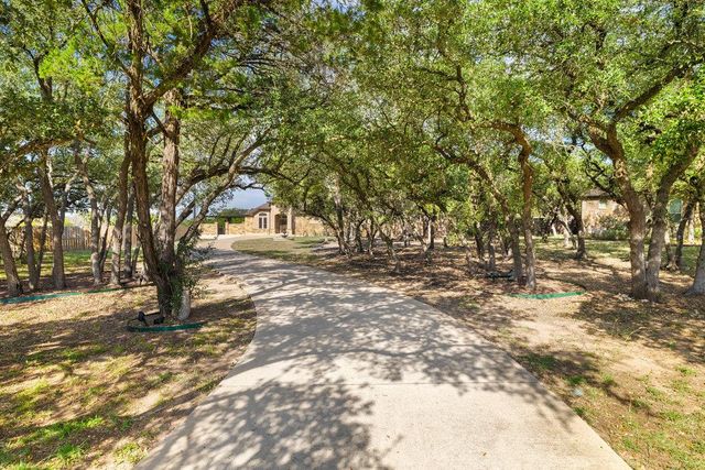 321 Sarahs LN, Liberty Hill, TX 78642