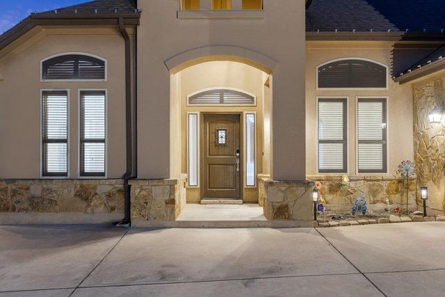 321 Sarahs LN, Liberty Hill, TX 78642