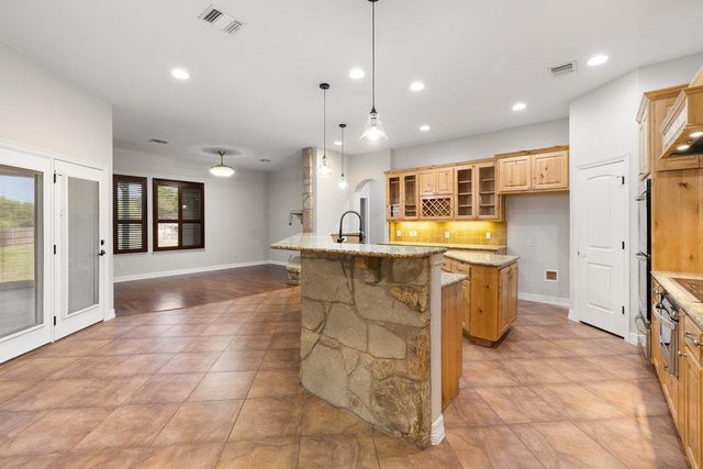 321 Sarahs LN, Liberty Hill, TX 78642