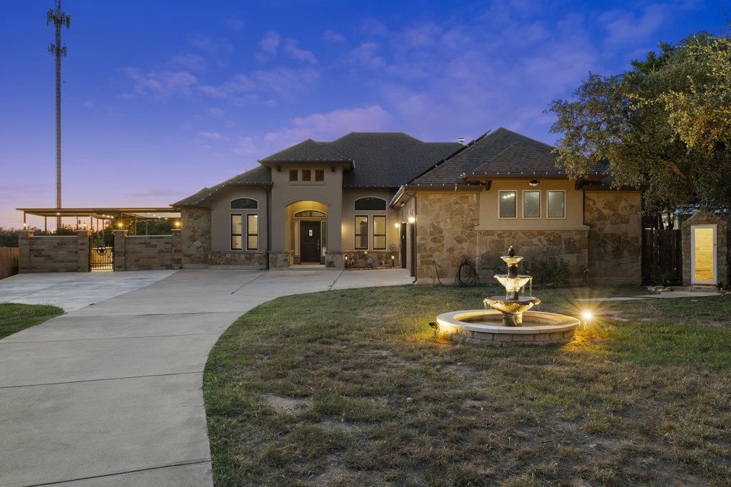 321 Sarahs LN, Liberty Hill, TX 78642