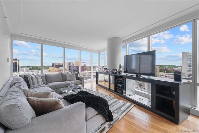 1 Renaissance Square 24F, White Plains, NY 10601