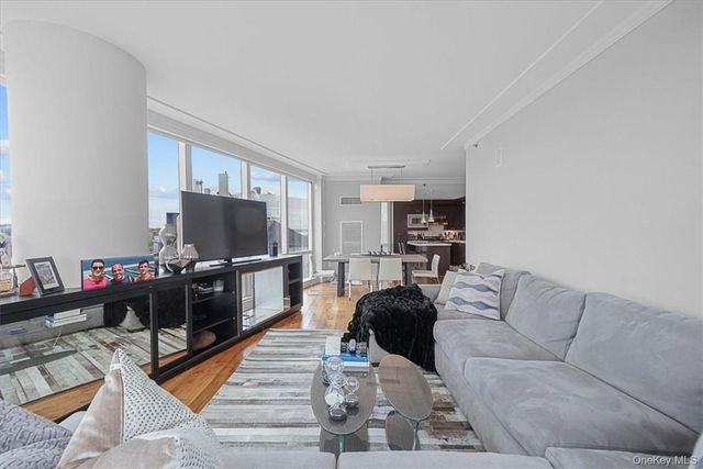 1 Renaissance Square 24F, White Plains, NY 10601