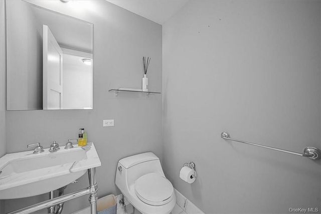 1 Renaissance Square 24F, White Plains, NY 10601