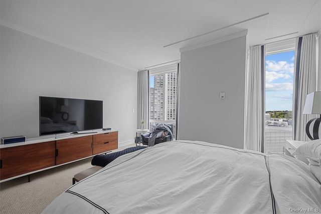1 Renaissance Square 24F, White Plains, NY 10601