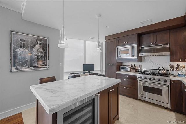 1 Renaissance Square 24F, White Plains, NY 10601