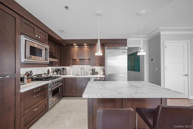 1 Renaissance Square 24F, White Plains, NY 10601