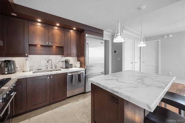 1 Renaissance Square 24F, White Plains, NY 10601