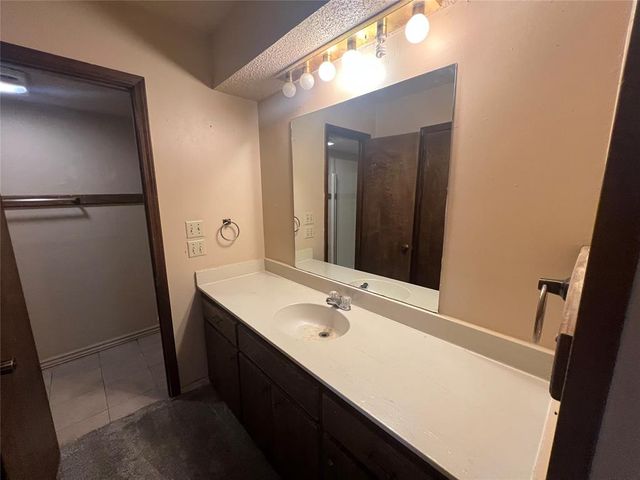 2517 W Hefner Road, Oklahoma City, OK 73120