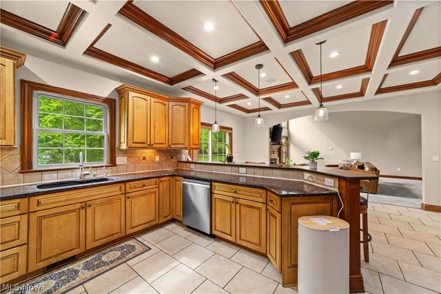 6424 Highland Green Drive, Medina, OH 44256