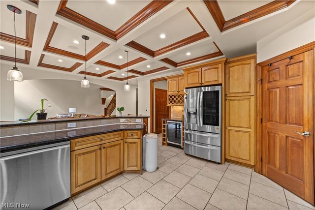 6424 Highland Green Drive, Medina, OH 44256