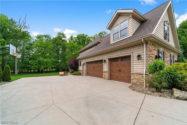 6424 Highland Green Drive, Medina, OH 44256