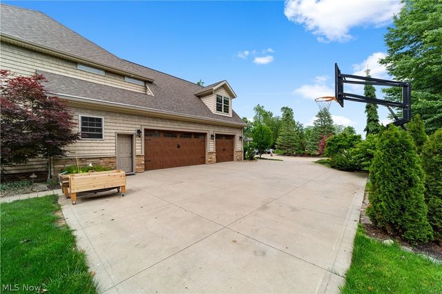 6424 Highland Green Drive, Medina, OH 44256
