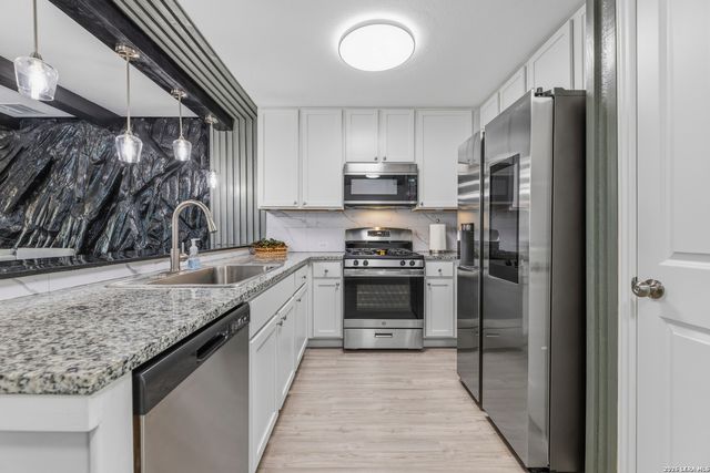 4223 OSMOSIS DR, San Antonio, TX 78223