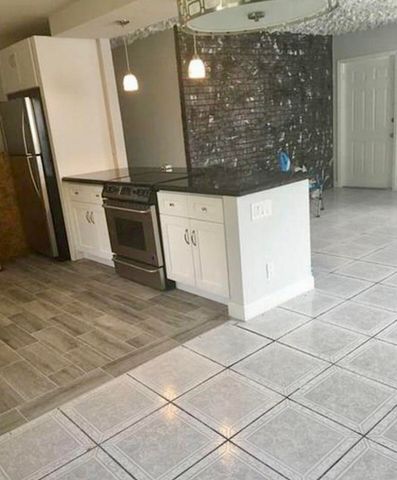 2811 NW 8th Street, Pompano Beach, FL 33069