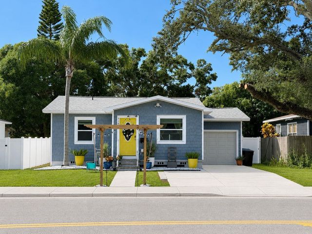 726 38TH AVENUE N, St Petersburg, FL 33704