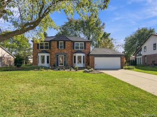 22747 Shadowglen Drive, Farmington Hills, MI 48335
