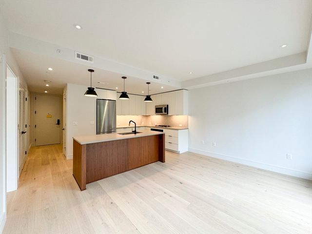 1 Nevins Hill Way 507, Boston, MA 02135