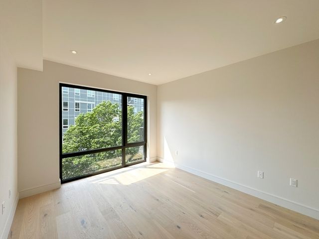 1 Nevins Hill Way 507, Boston, MA 02135