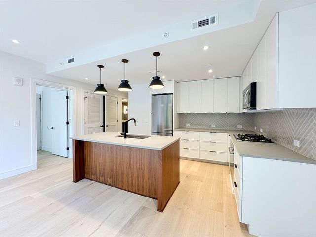 1 Nevins Hill Way 507, Boston, MA 02135