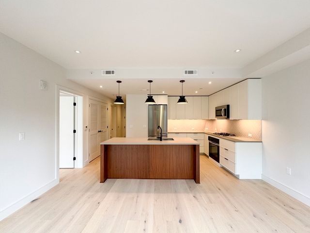 1 Nevins Hill Way 507, Boston, MA 02135