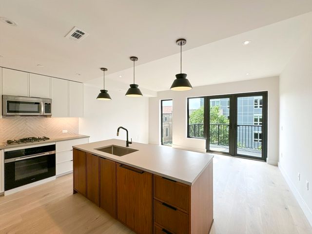 1 Nevins Hill Way 507, Boston, MA 02135