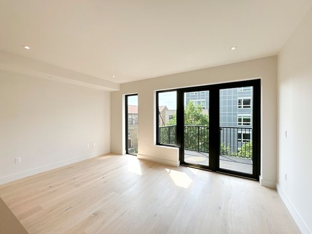1 Nevins Hill Way 507, Boston, MA 02135