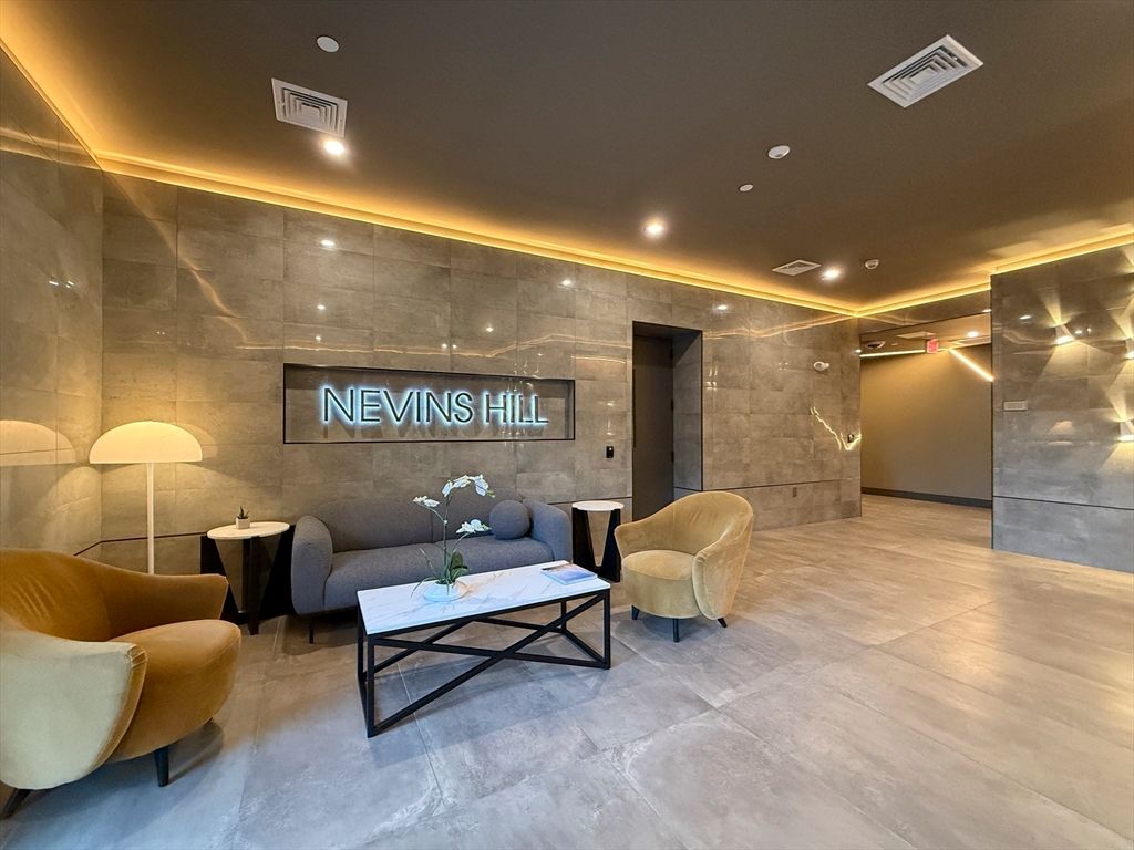 1 Nevins Hill Way 507, Boston, MA 02135