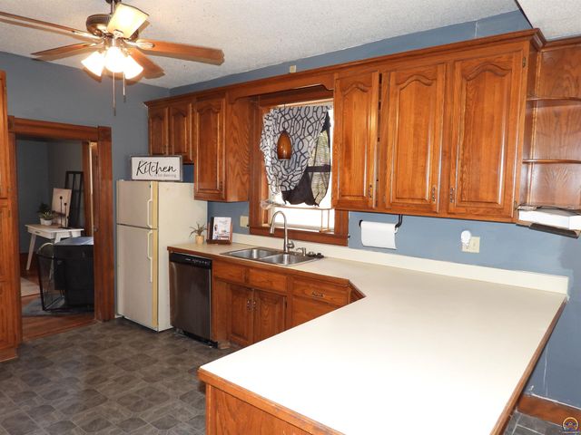 320 W Dayton AVE, Burlingame, KS 66413