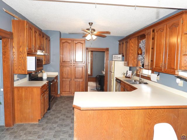 320 W Dayton AVE, Burlingame, KS 66413