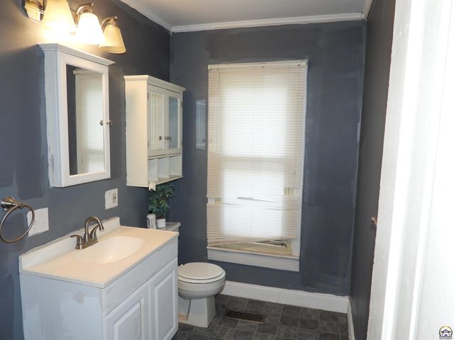 320 W Dayton AVE, Burlingame, KS 66413