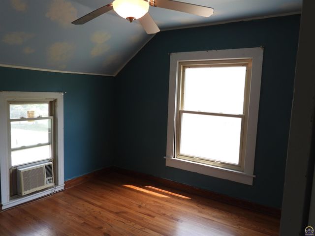 320 W Dayton AVE, Burlingame, KS 66413