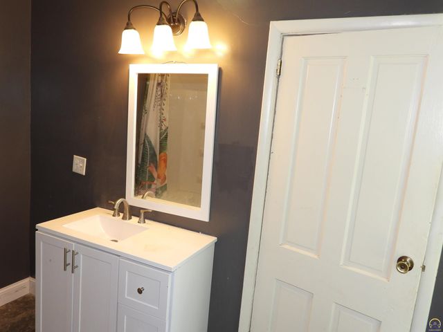 320 W Dayton AVE, Burlingame, KS 66413