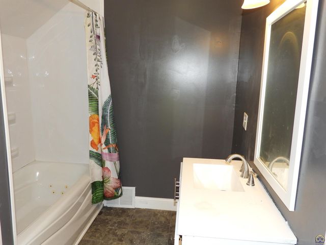 320 W Dayton AVE, Burlingame, KS 66413