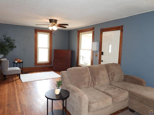 320 W Dayton AVE, Burlingame, KS 66413