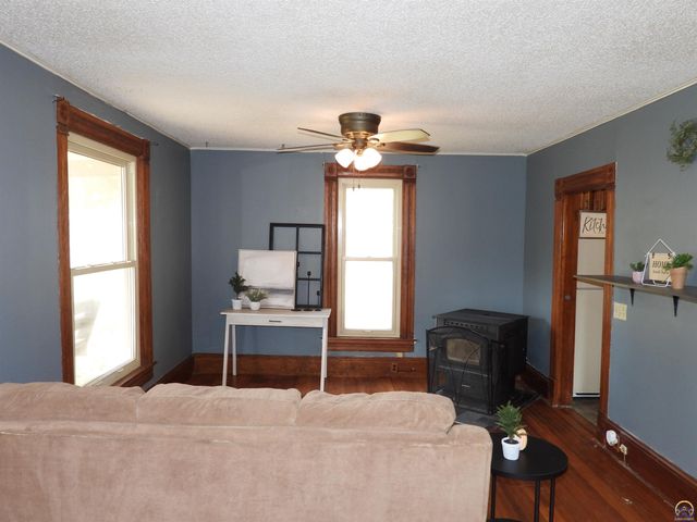 320 W Dayton AVE, Burlingame, KS 66413