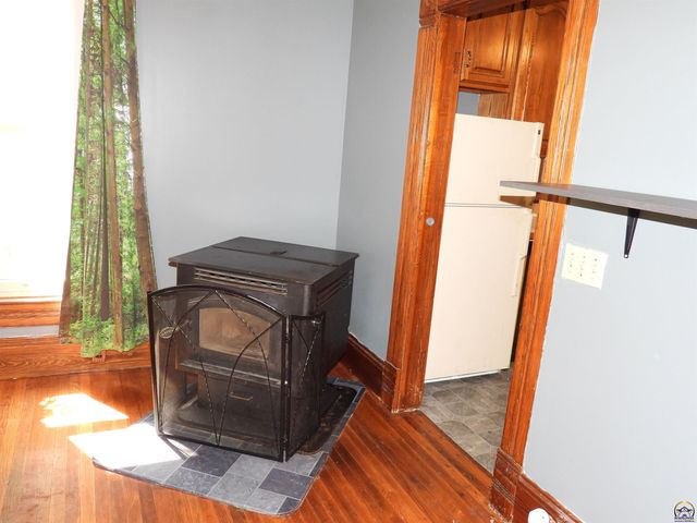 320 W Dayton AVE, Burlingame, KS 66413