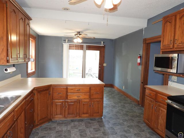 320 W Dayton AVE, Burlingame, KS 66413