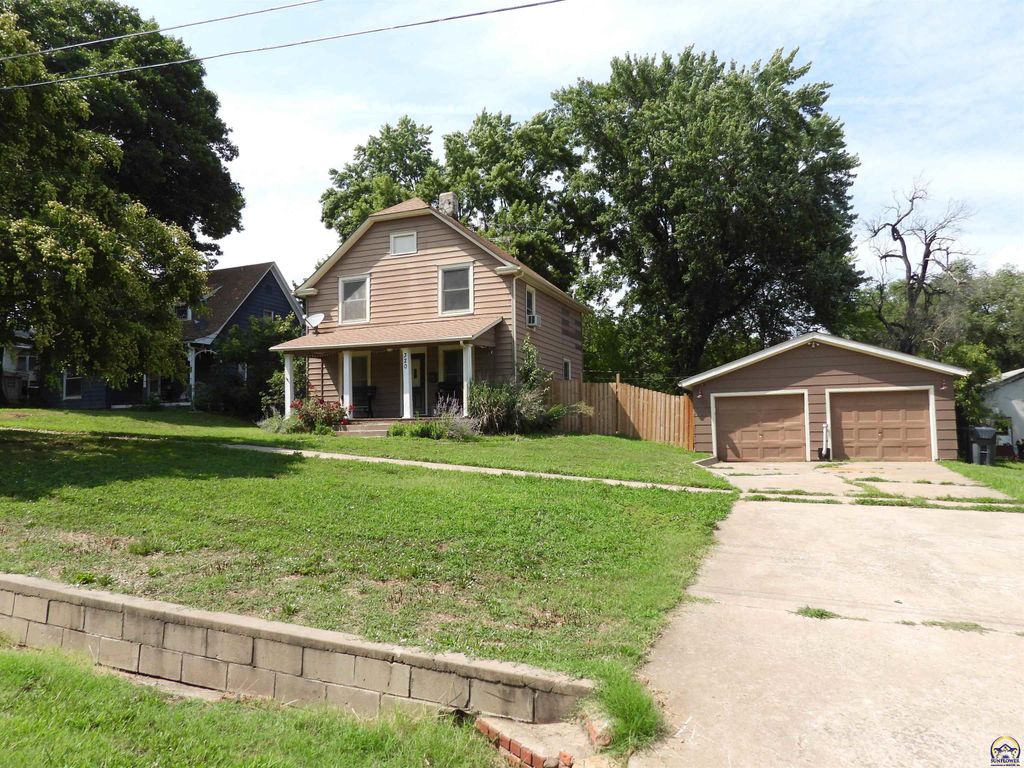 320 W Dayton AVE, Burlingame, KS 66413