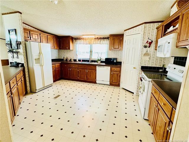 225 Angel Drive, Fayetteville, NC 28306