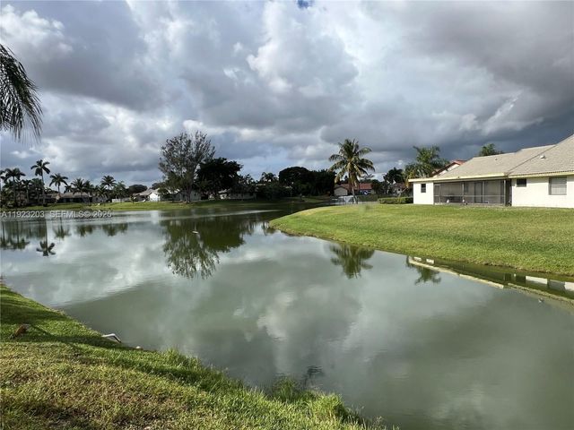 7615 Sunflower Dr, Margate, FL 33063