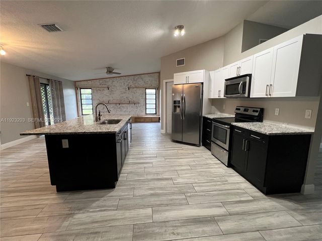 7615 Sunflower Dr, Margate, FL 33063