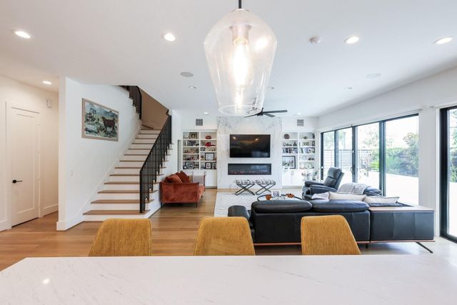 4002 Marquette Street, West University Place, TX 77005