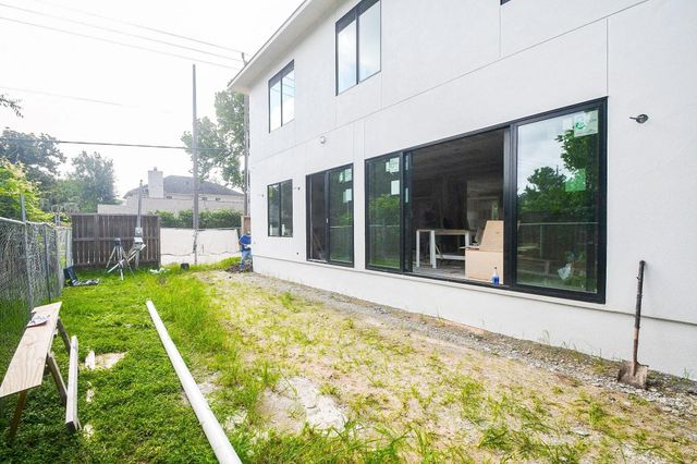 4002 Marquette Street, West University Place, TX 77005