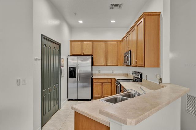 529 CLIMBING IVY COURT C, Apopka, FL 32712