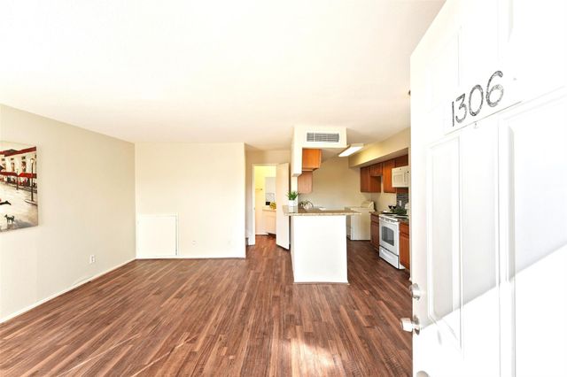 6633 W Airport Boulevard 1306, Houston, TX 77035