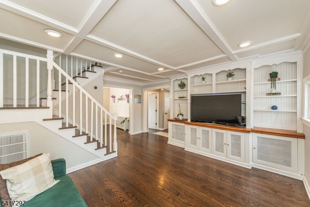 9 N Hillside Ave, Chatham Boro, NJ 07928