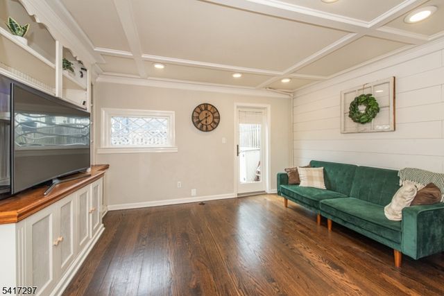 9 N Hillside Ave, Chatham Boro, NJ 07928