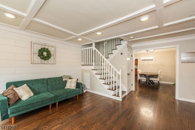 9 N Hillside Ave, Chatham Boro, NJ 07928