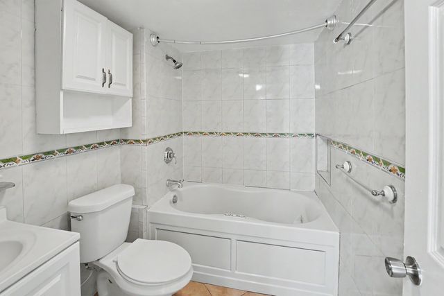 4848 NW 24th 105, Lauderdale Lakes, FL 33313