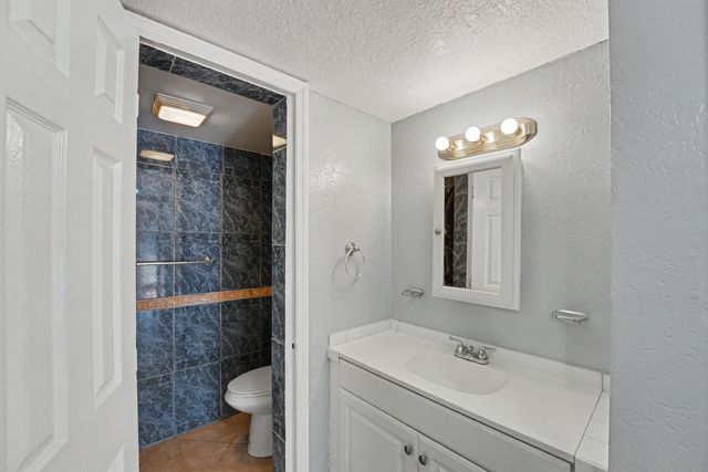 4848 NW 24th 105, Lauderdale Lakes, FL 33313